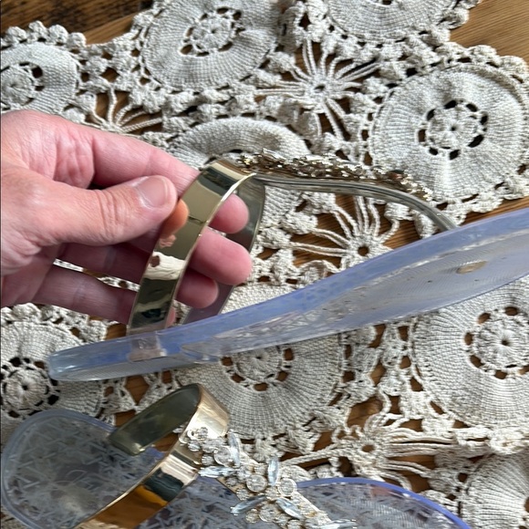 Jewel Badgley Mischka Gold and Silver Sandals with Chic Elegance - Picture 4 of 11